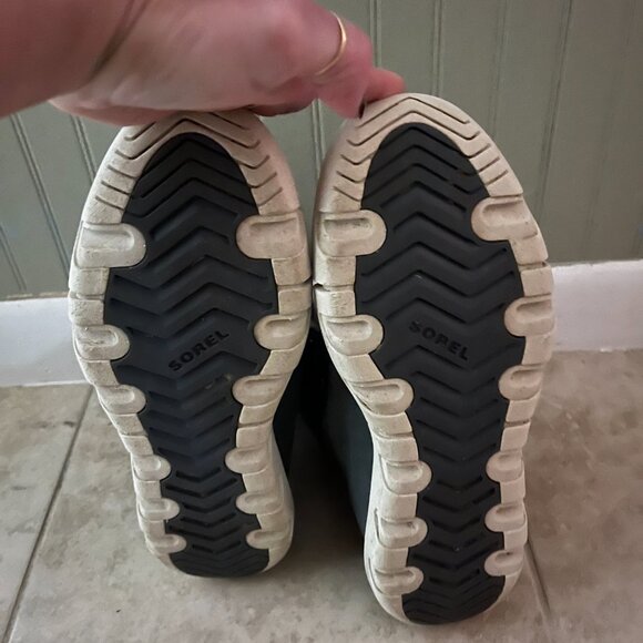 Sorel Women's size 7 navy winter boots - Picture 4 of 6